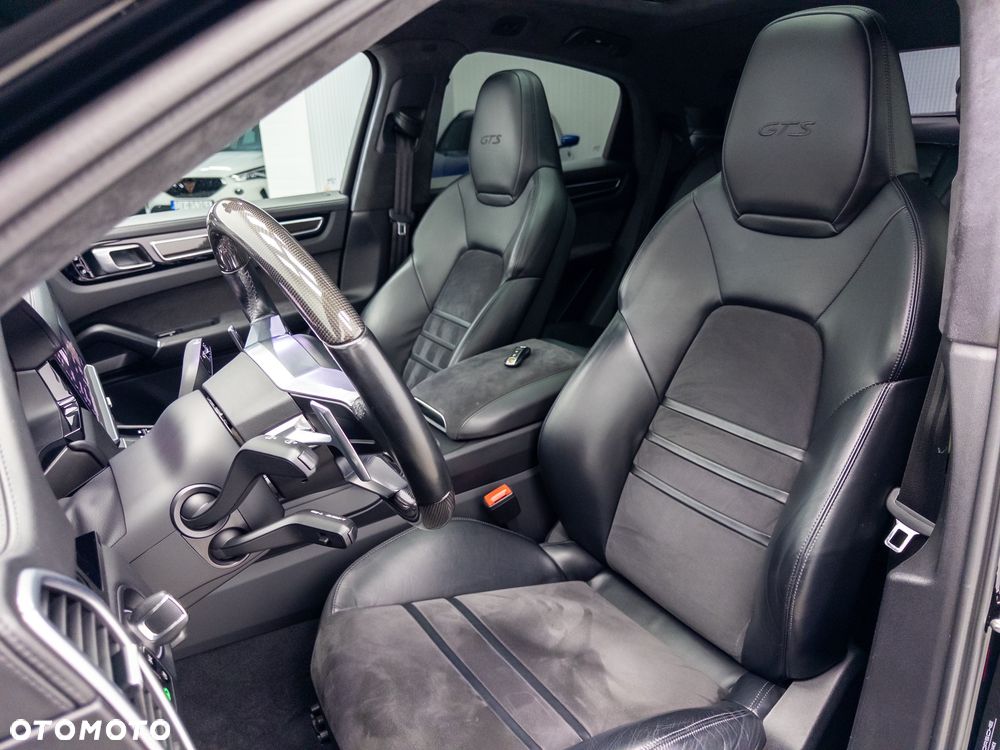 Porsche Cayenne GTS - 7