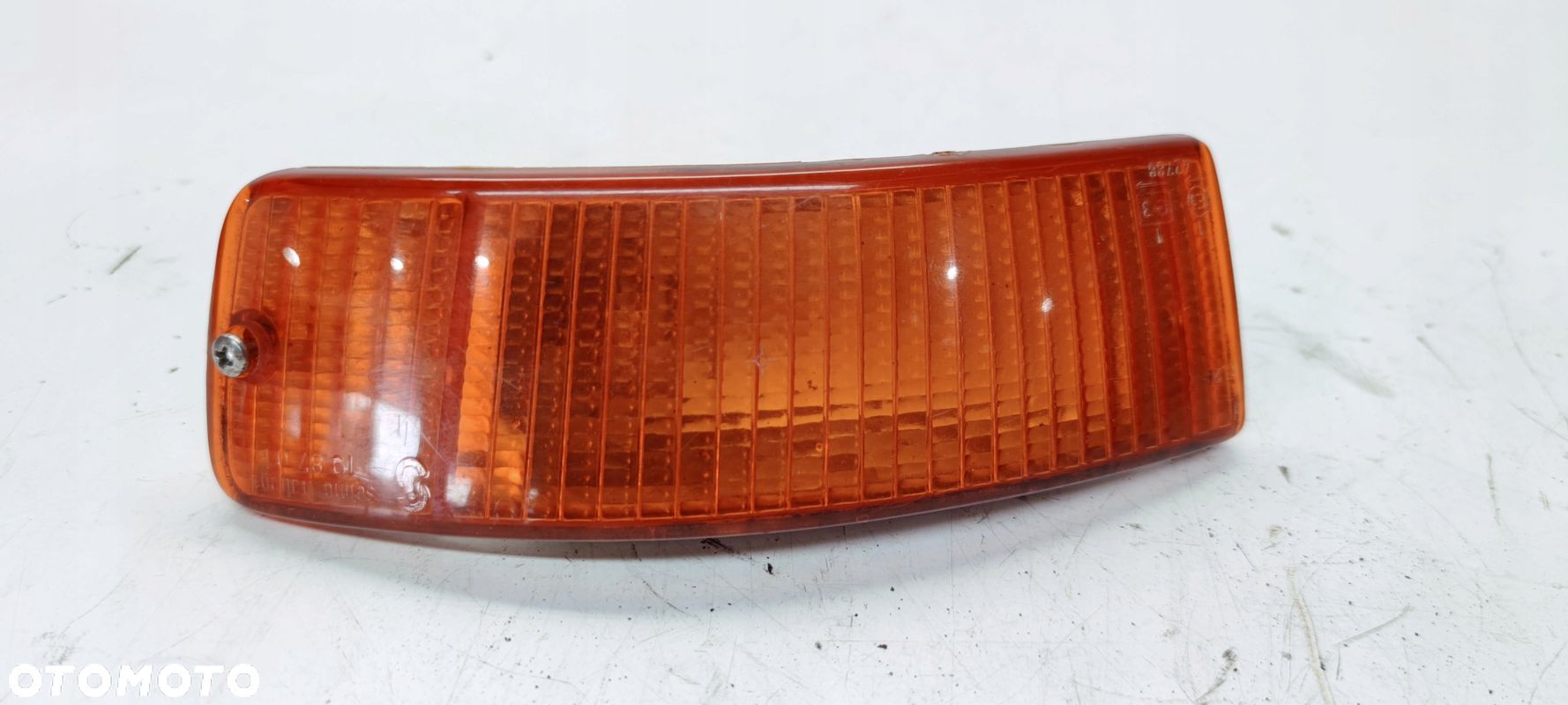 KIERUNKOWSKAZ ZE ZDERZAKA LEWY AUDI 80 B4 895953049A - 1