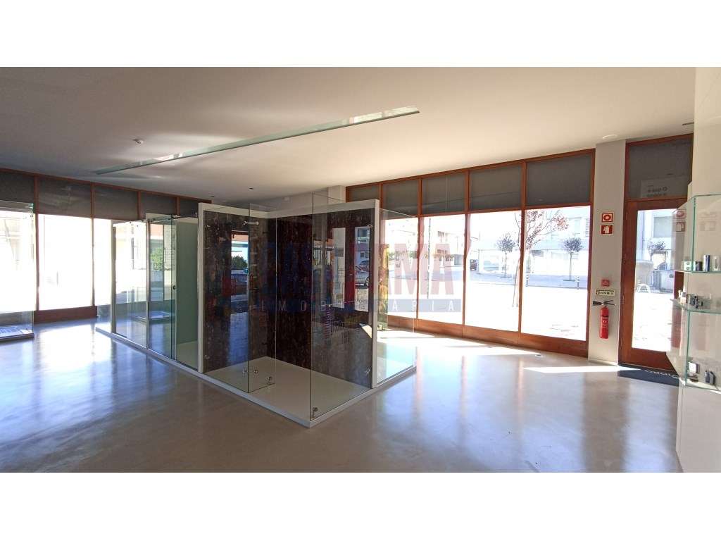 Loja à Venda - Excelente Oportunidade em Zona Habitacional! - Grande imagem: 2/26