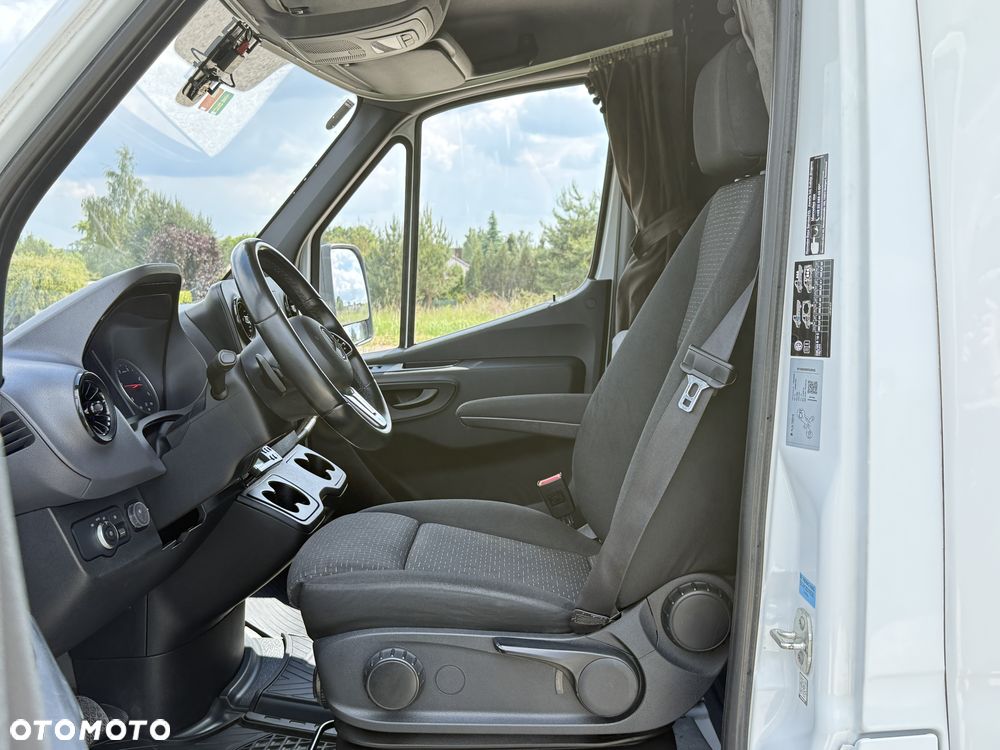 Mercedes-Benz Sprinter - 25