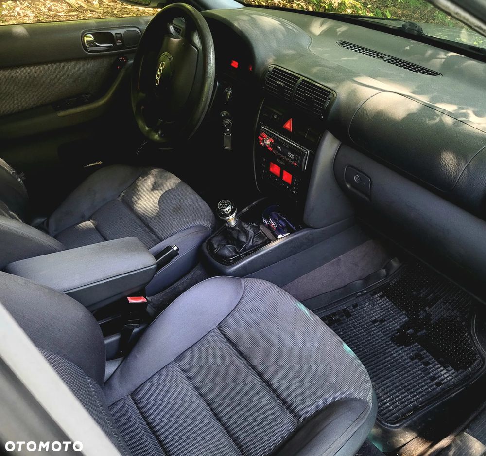 Audi A3 Sportback 1.6 Ambiente - 11