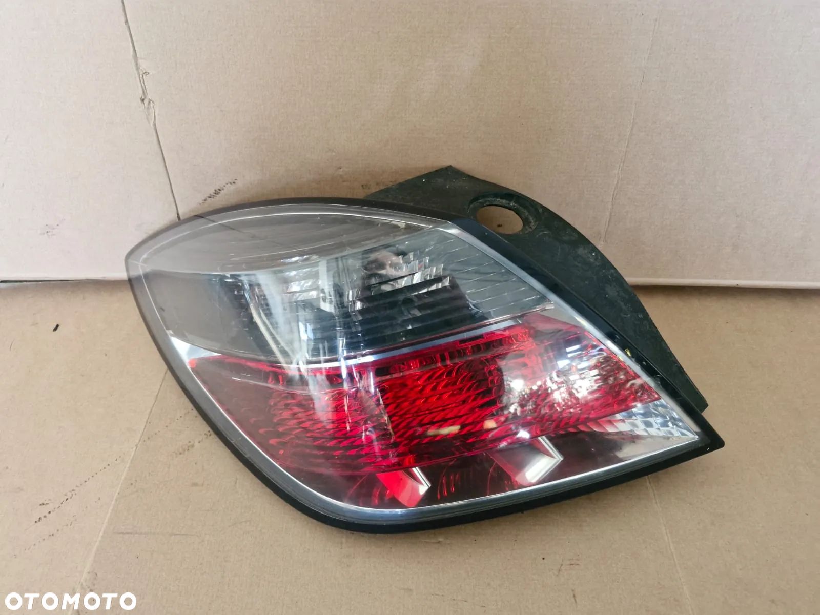 Lampa tylna tył prawa lewa opel Astra H III GTC 3 drzwi - 1