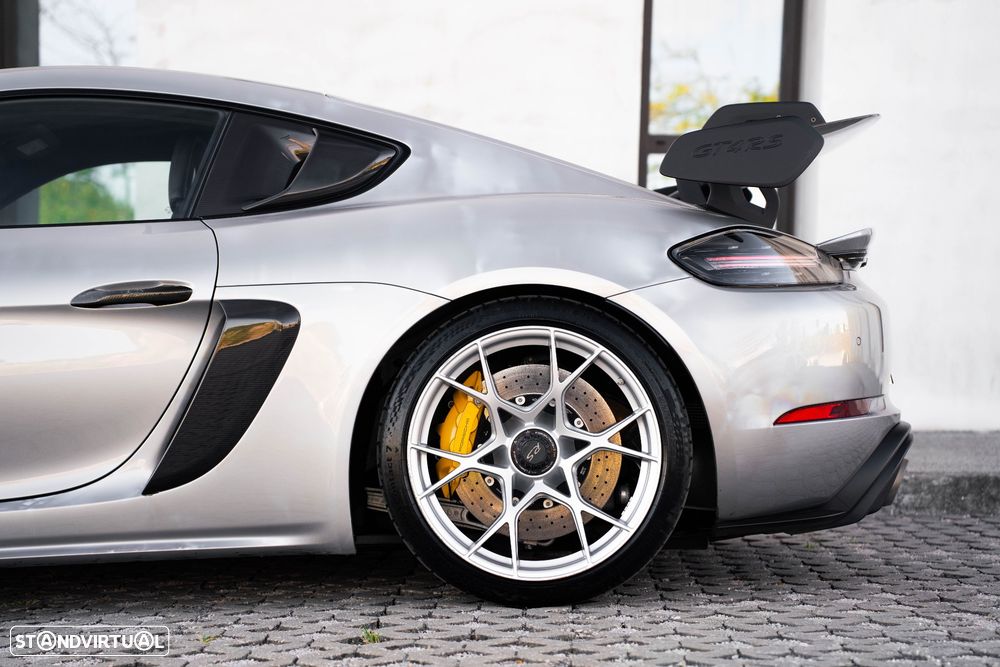 Porsche 718 Cayman GT4 RS - 10