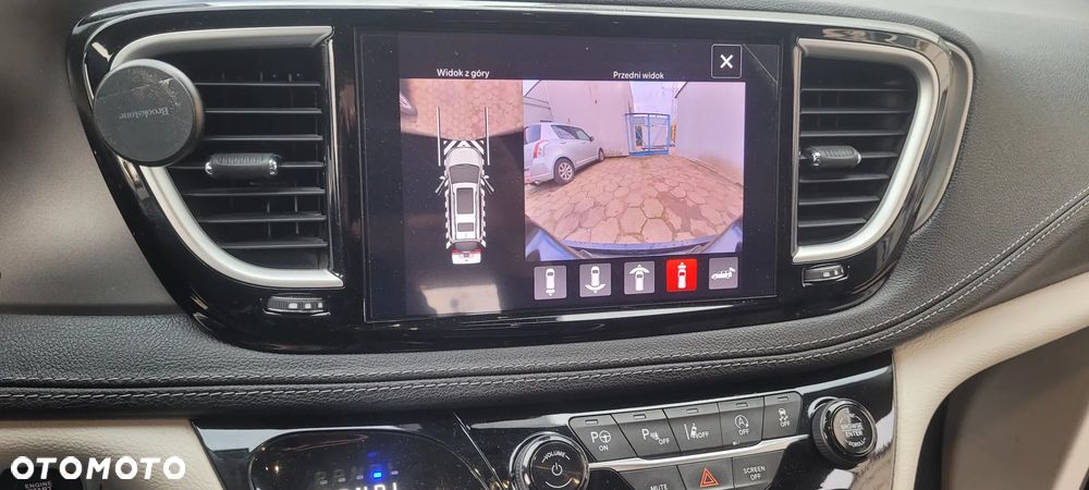 Chrysler Pacifica - 21