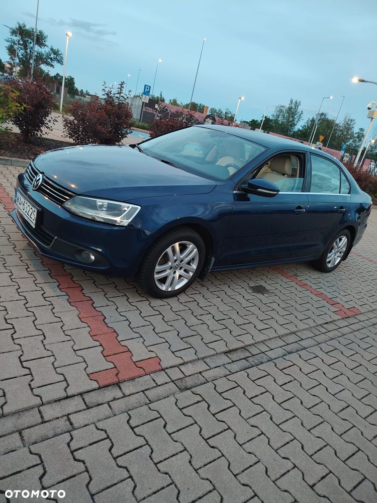 Volkswagen Jetta - 2