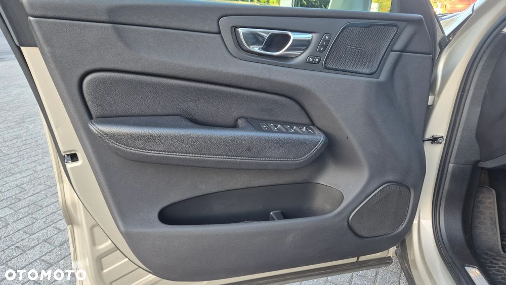 Volvo XC 60 T8 AWD Recharge Geartronic Inscription - 19