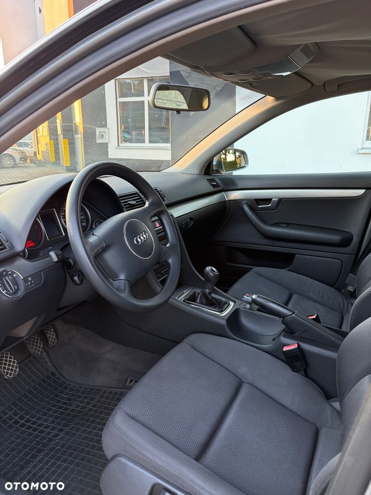 Audi A4 Limousine - 4