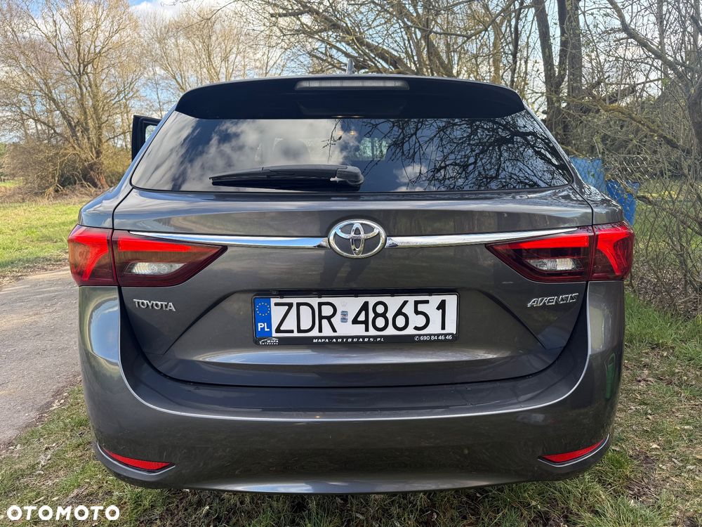 Toyota Avensis 1.8 Premium - 12