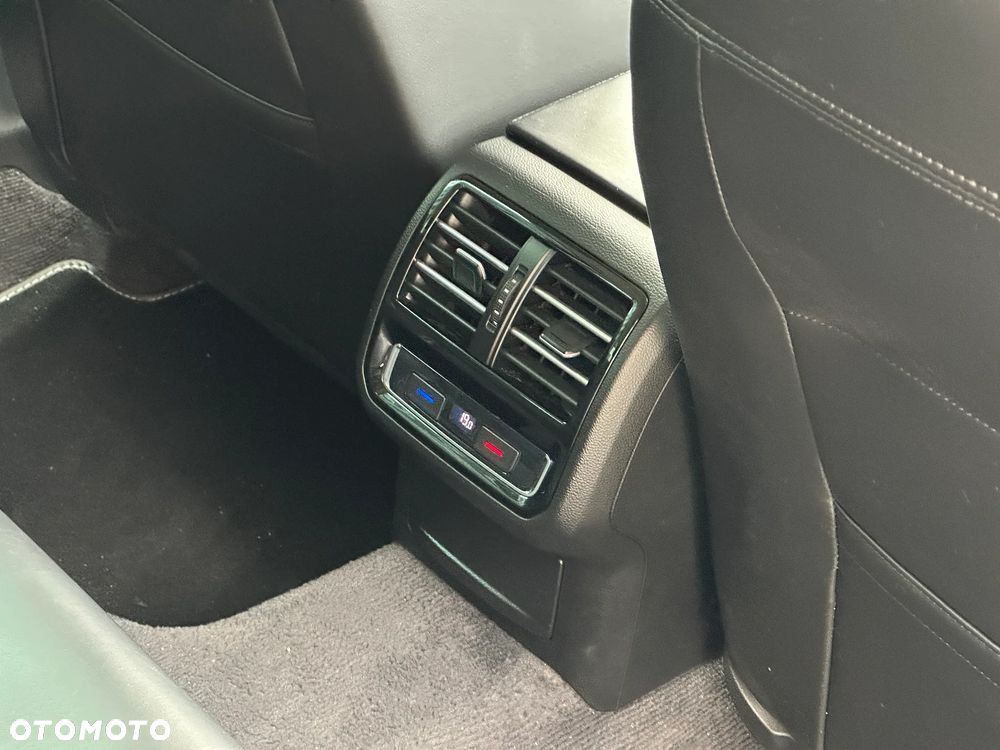 Volkswagen Passat Variant 2.0 TDI BMT 4Mot Highline DSG - 17