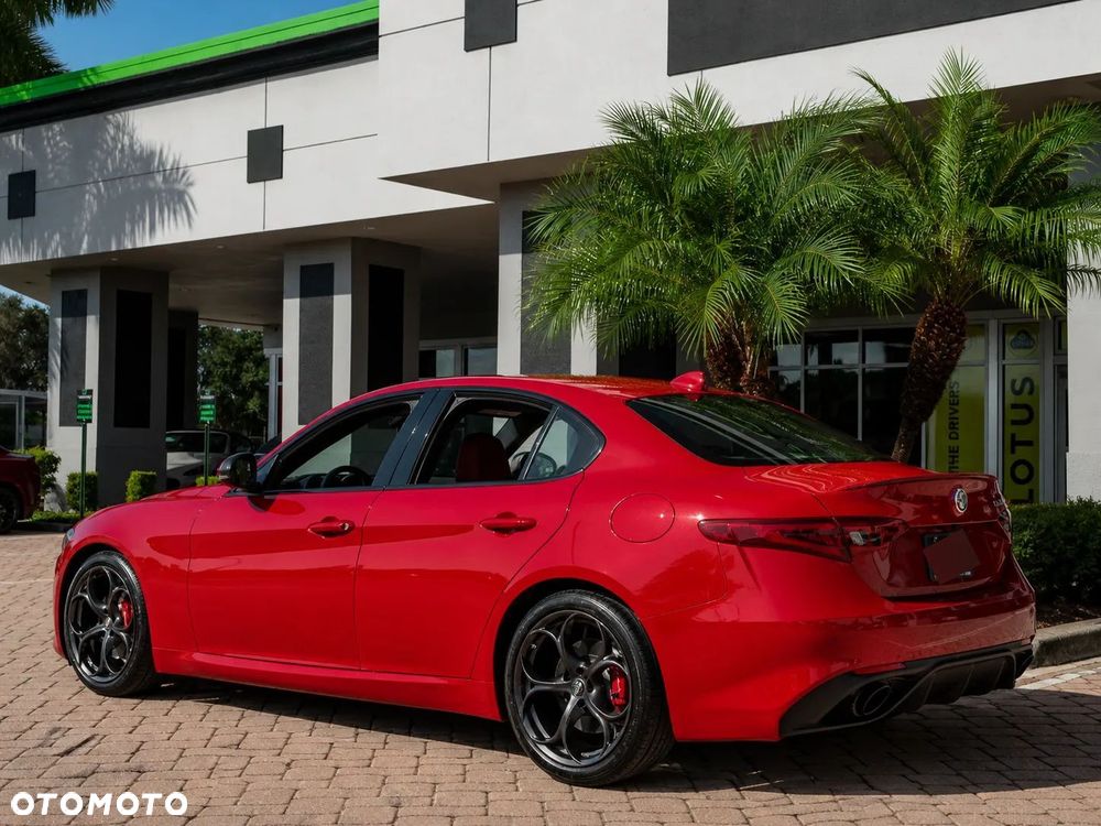 Alfa Romeo Giulia 2.0 Turbo 16V AT8 Veloce Ti - 3