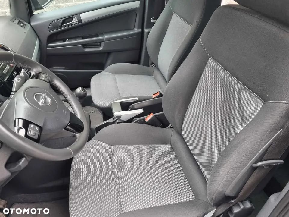 Opel Zafira - 12