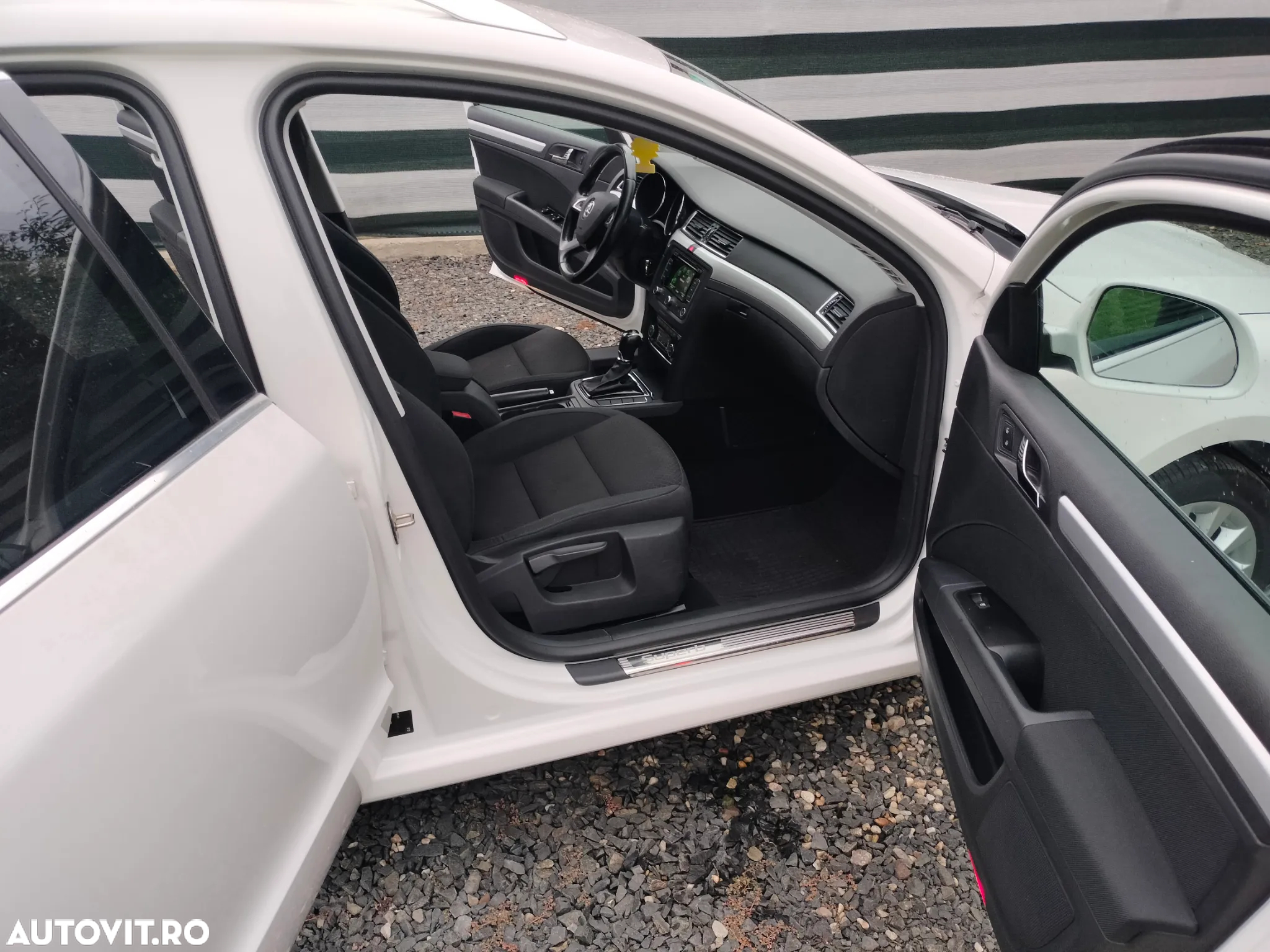 Skoda Superb 2.0 TDI DSG FAMILY - 26