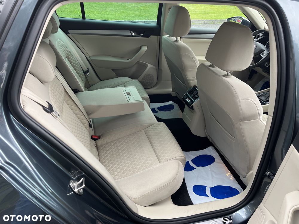 Skoda Superb 2.0 TDI DSG Premium Edition - 25
