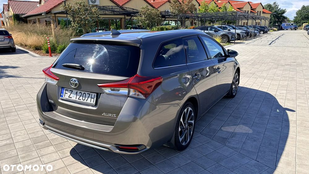 Toyota Auris 1.6 Premium Comfort - 6