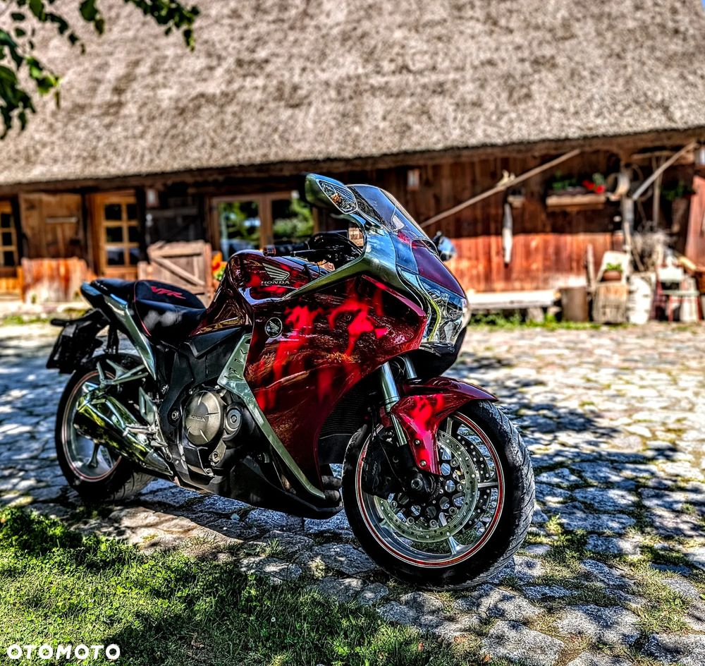 Honda VFR - 12