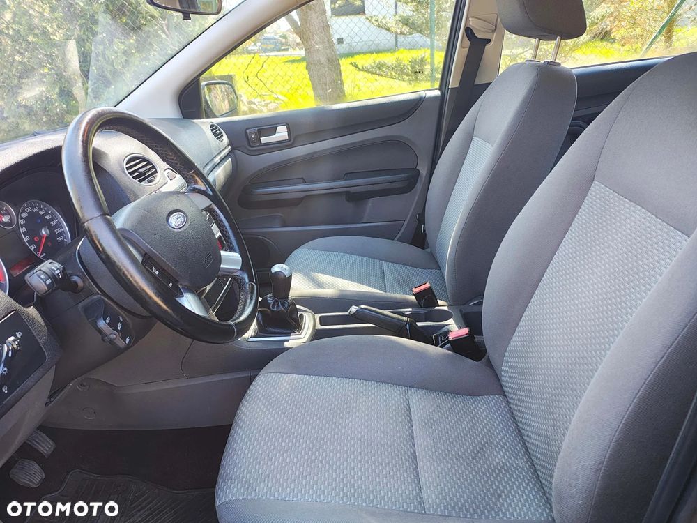 Ford Focus 1.6 16V Ghia - 29