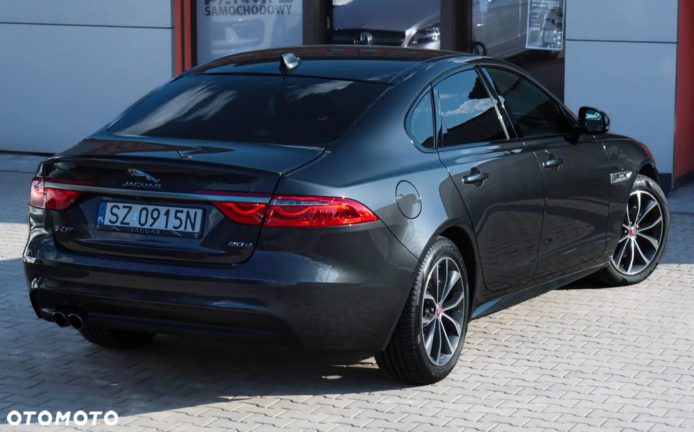 Jaguar XF 20d R-Sport - 8
