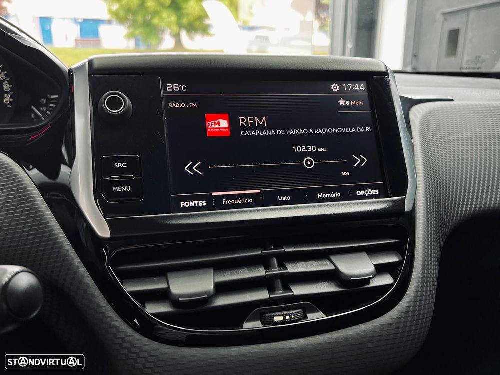 Peugeot 2008 1.2 PureTech Allure - 22