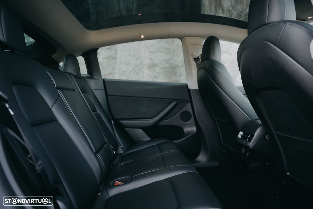 Tesla Model Y Long Range Dual Motor AWD - 21