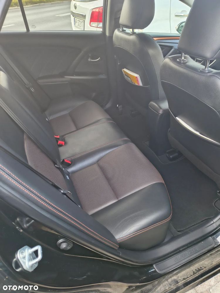 Toyota Avensis 1.8 Premium - 15