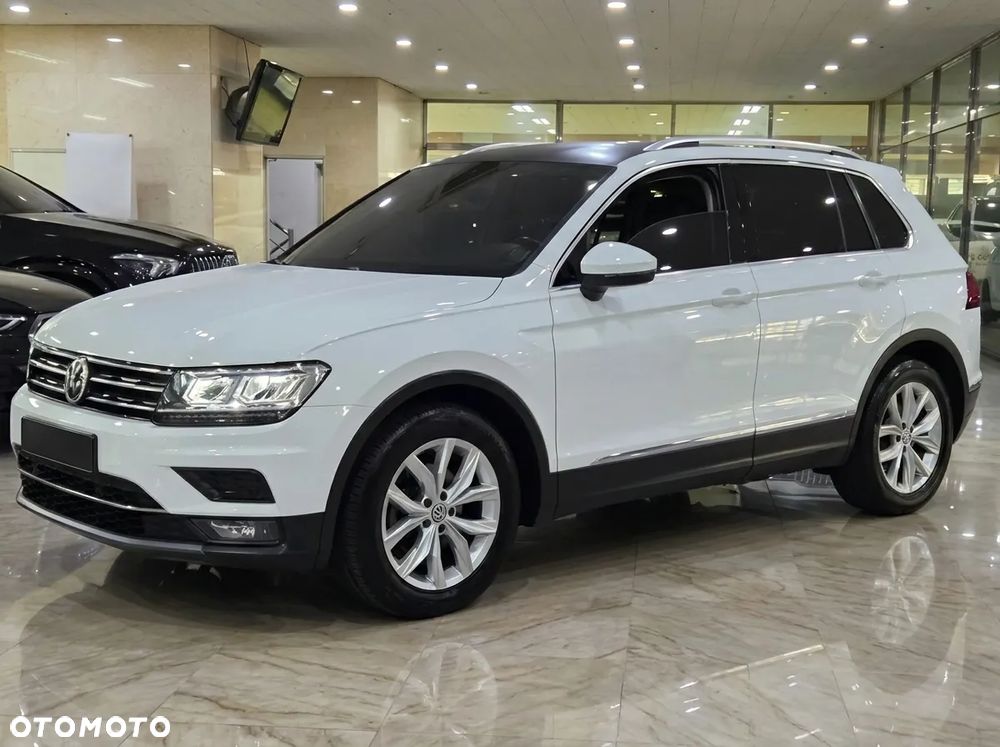 Volkswagen Tiguan - 1