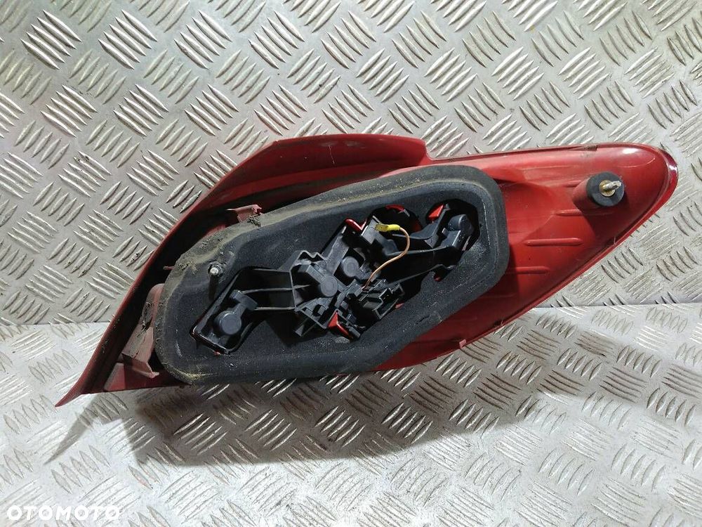 LAMPA LEWA TYLNA PEUGEOT 307 - 2