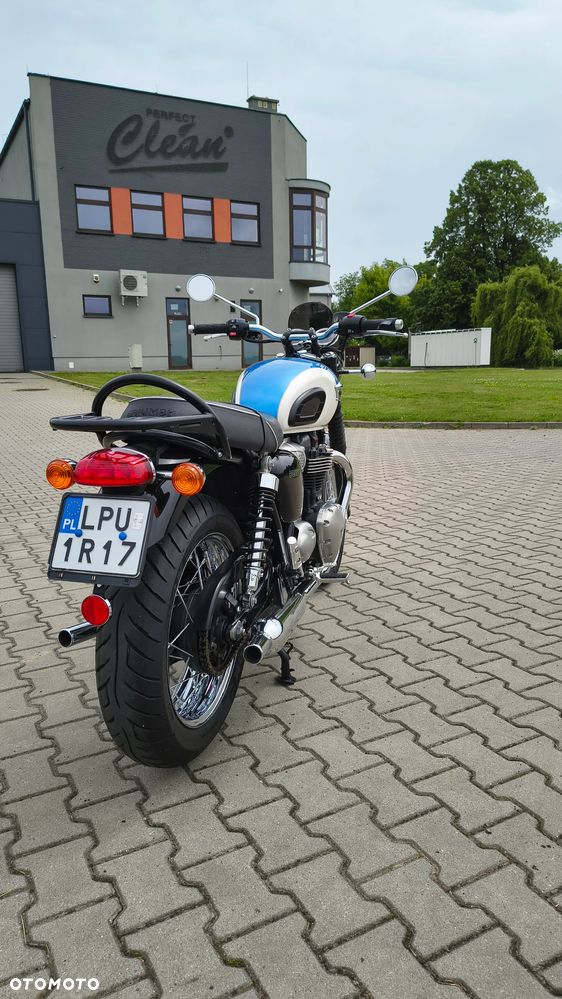 Triumph Bonneville - 6