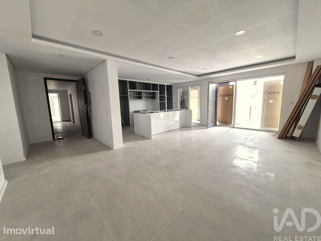 Apartamento T2 com 148m² em Palmela
