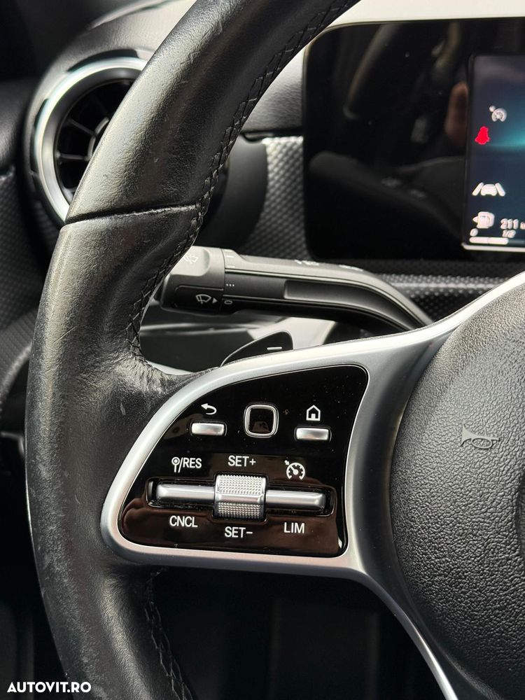 Mercedes-Benz A 200 Sedan 7G-DCT Edition 19 - 21