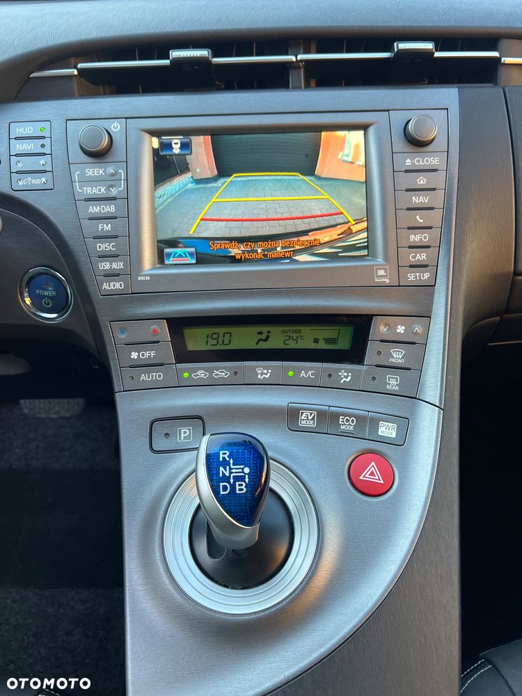 Toyota Prius (Hybrid) Executive - 32