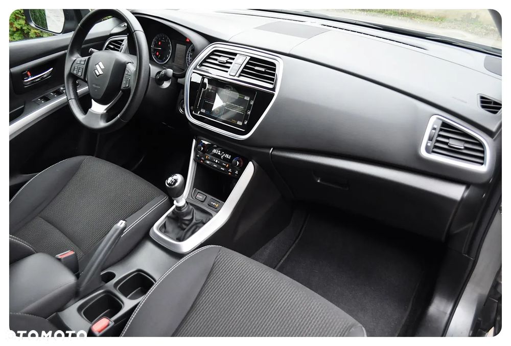 Suzuki SX4 S-Cross 1.4 T Premium - 25