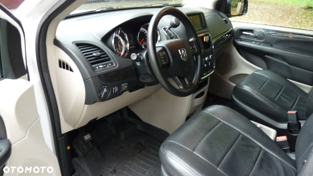 Dodge Grand Caravan - 11