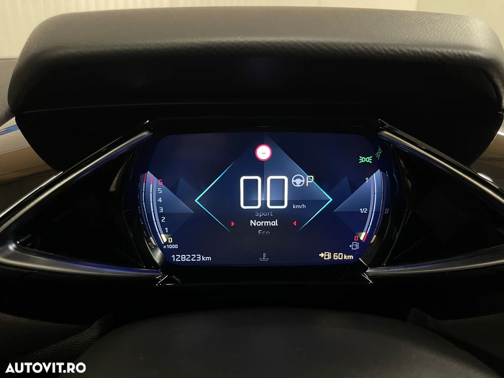 DS Automobiles DS 3 Crossback ver-ds3-1-2-puretech-130-s-s-eat8-grand-chic - 28