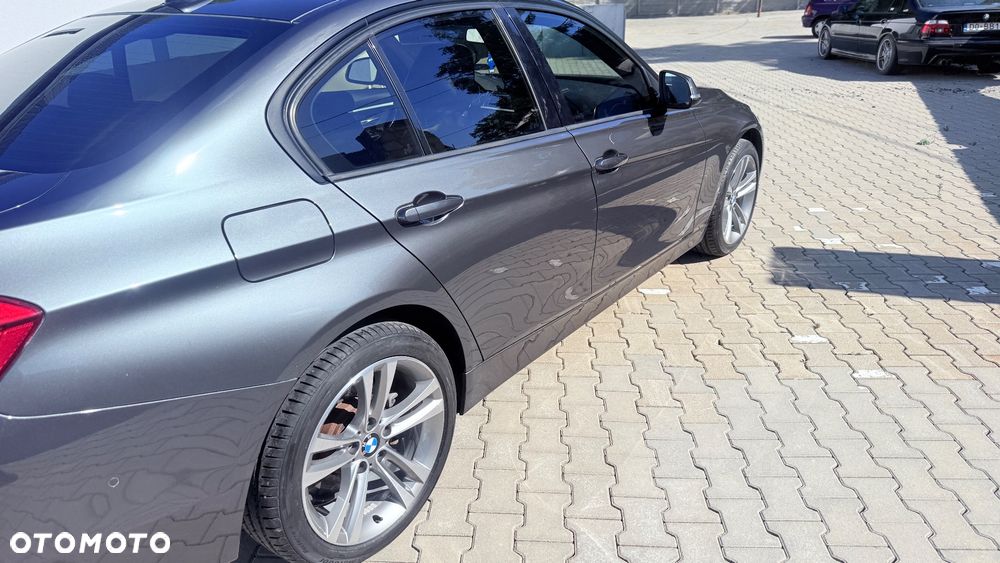 BMW Seria 3 330i xDrive Sport Line - 7