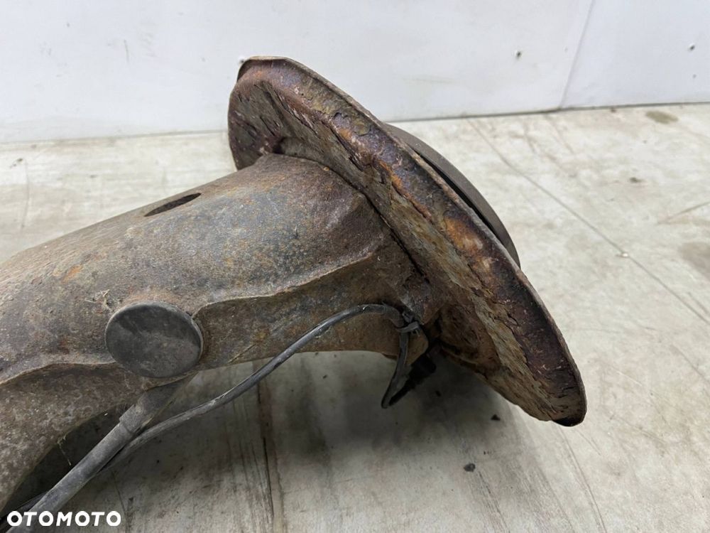 Zwrotnica Mercedes Vito Viano W639 piasta wahacz prawy tył L04281 1r17433 - 14