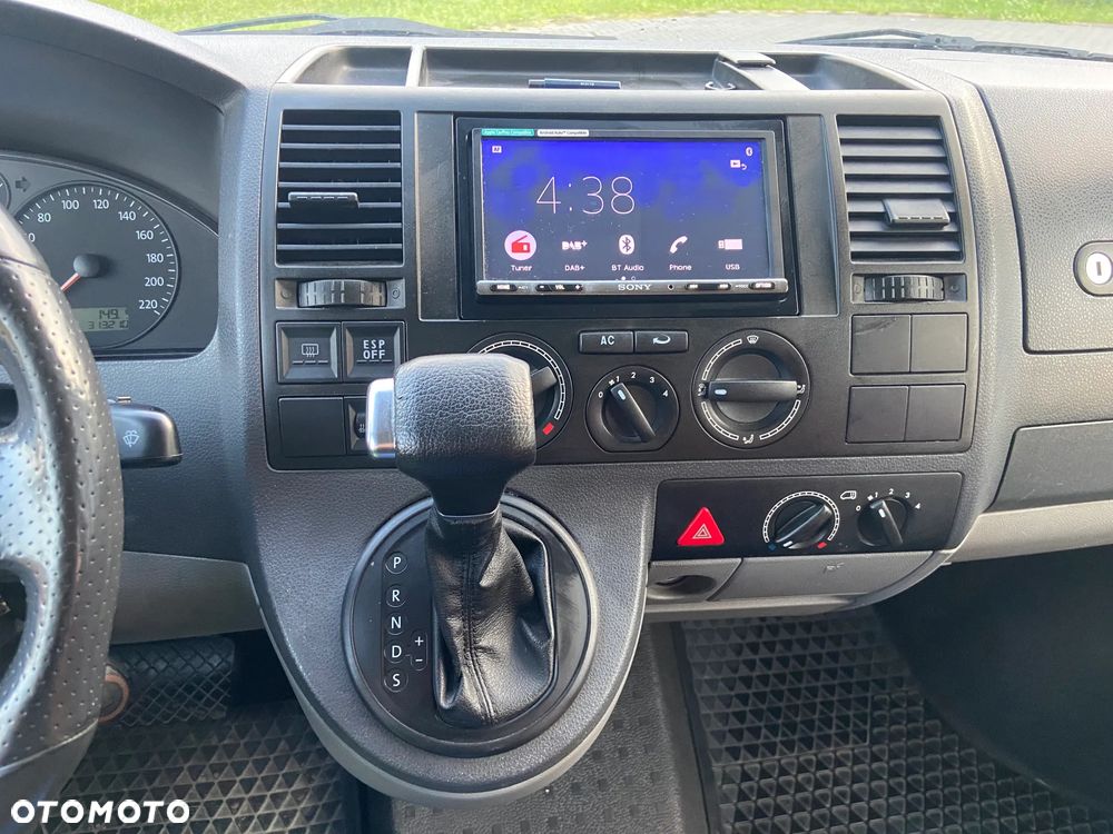 Volkswagen Caravelle - 9