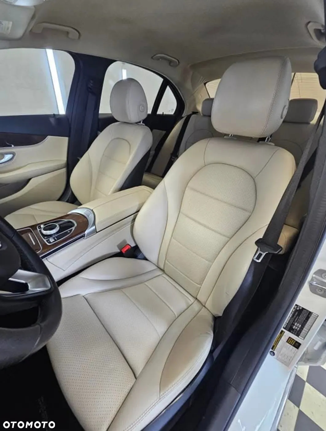 Mercedes-Benz Klasa C 300 7G-TRONIC - 2