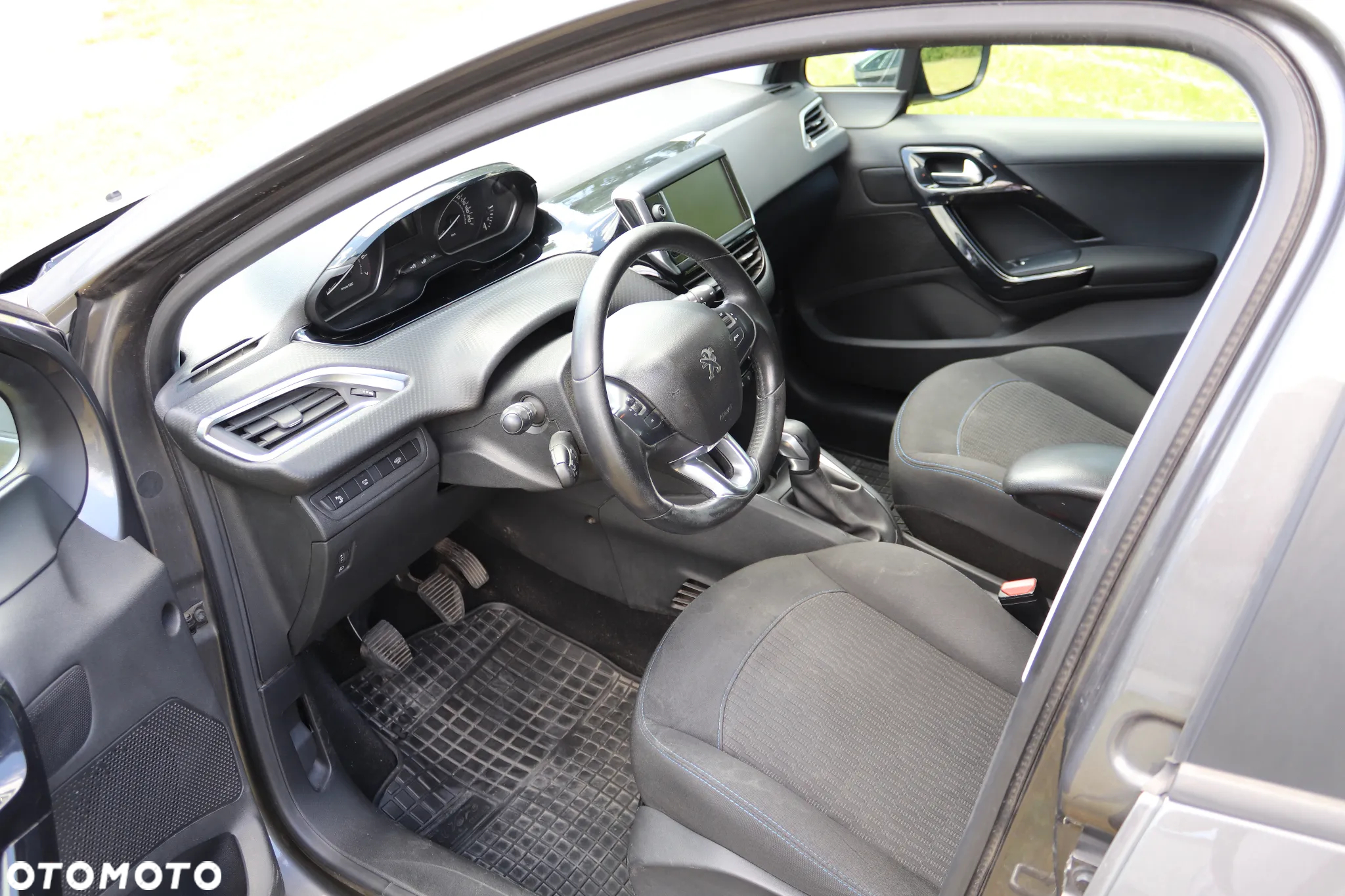 Peugeot 208 1.2 PureTech GPF Signature S&S - 8