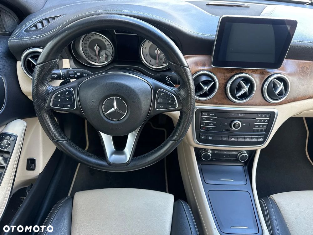 Mercedes-Benz GLA 250 4-Matic - 24