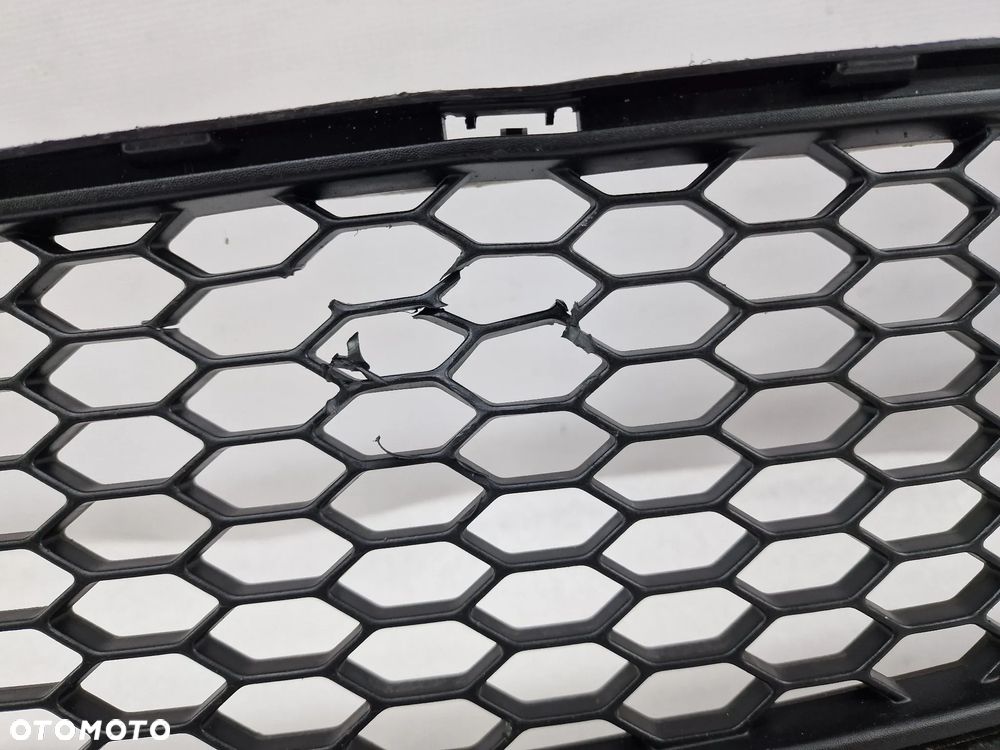 RENAULT TRAFIC 3 III 14- KRATKA ŚRODKOWA ZDERZAKA PRZEDNIEGO PRZÓD , NR 622544919R , NR AUKCJI KR404 - 3