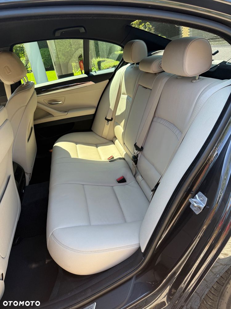 BMW Seria 5 520d xDrive - 11