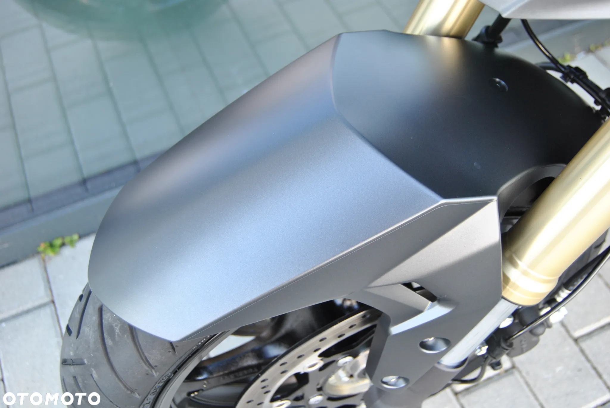 Suzuki GSR - 26
