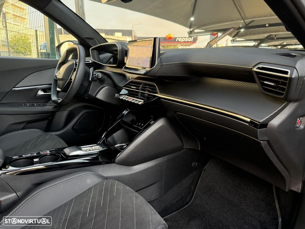 Peugeot 2008 1.2 PureTech GT EAT8 - 43