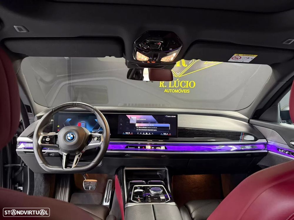 BMW i7 eDrive50 Pack Desportivo M - 26