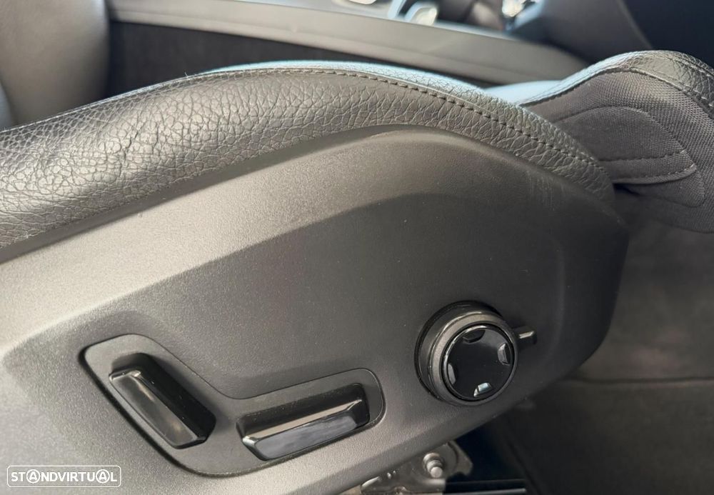 Volvo XC 60 2.0 T6 PHEV R-Design AWD - 28