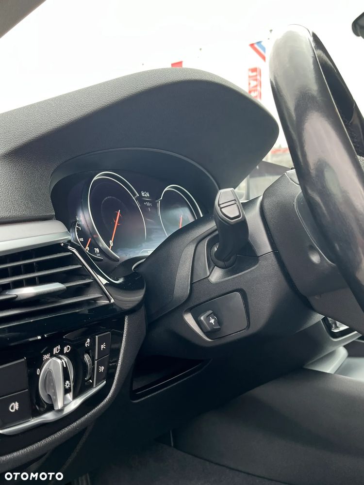 BMW Seria 5 530d xDrive - 13