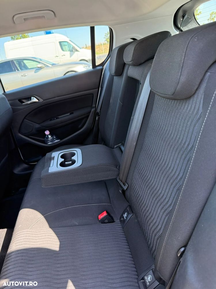 Peugeot 308 1.2 L PureTech Turbo Active - 21