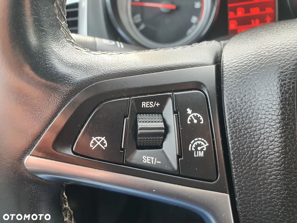 Opel Astra ver-iv-1-4-t-cosmo - 19