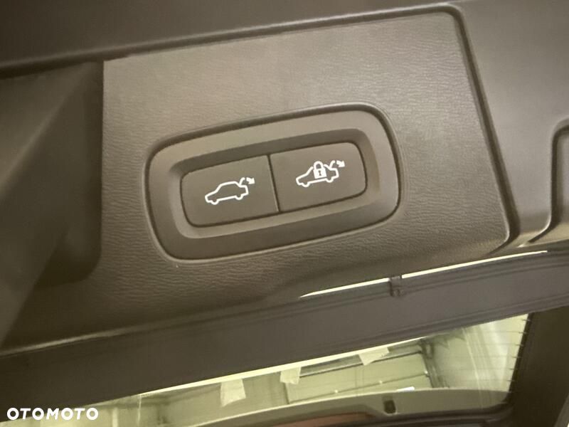 Volvo XC 60 B4 B Momentum Pro - 22