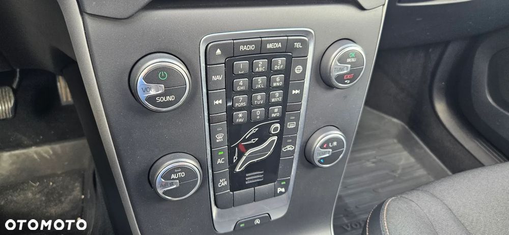 Volvo V40 Cross Country - 32
